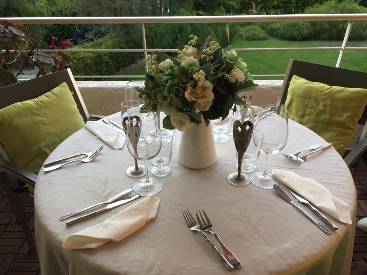 Studio centre Saint Tropez parking piscine wifi vue mer Esterno foto