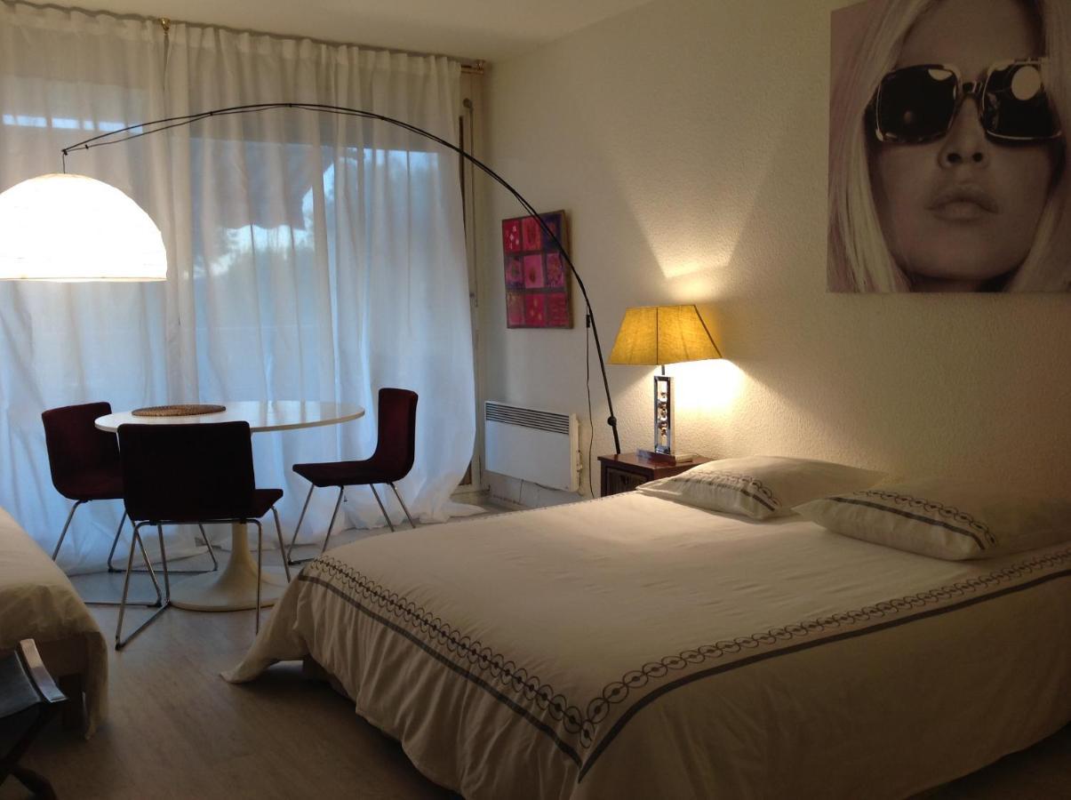 Studio centre Saint Tropez parking piscine wifi vue mer Esterno foto