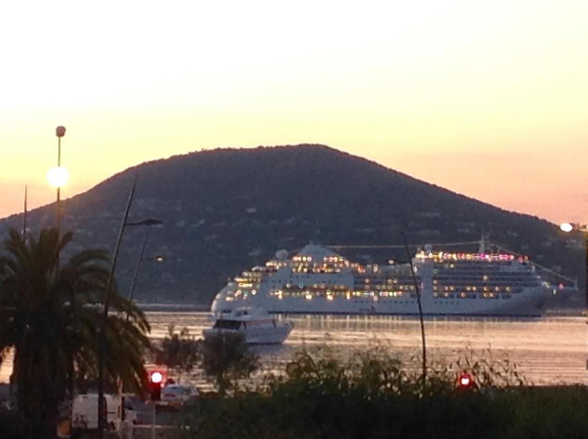 Studio centre Saint Tropez parking piscine wifi vue mer Esterno foto