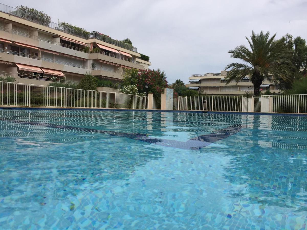 Studio centre Saint Tropez parking piscine wifi vue mer Esterno foto