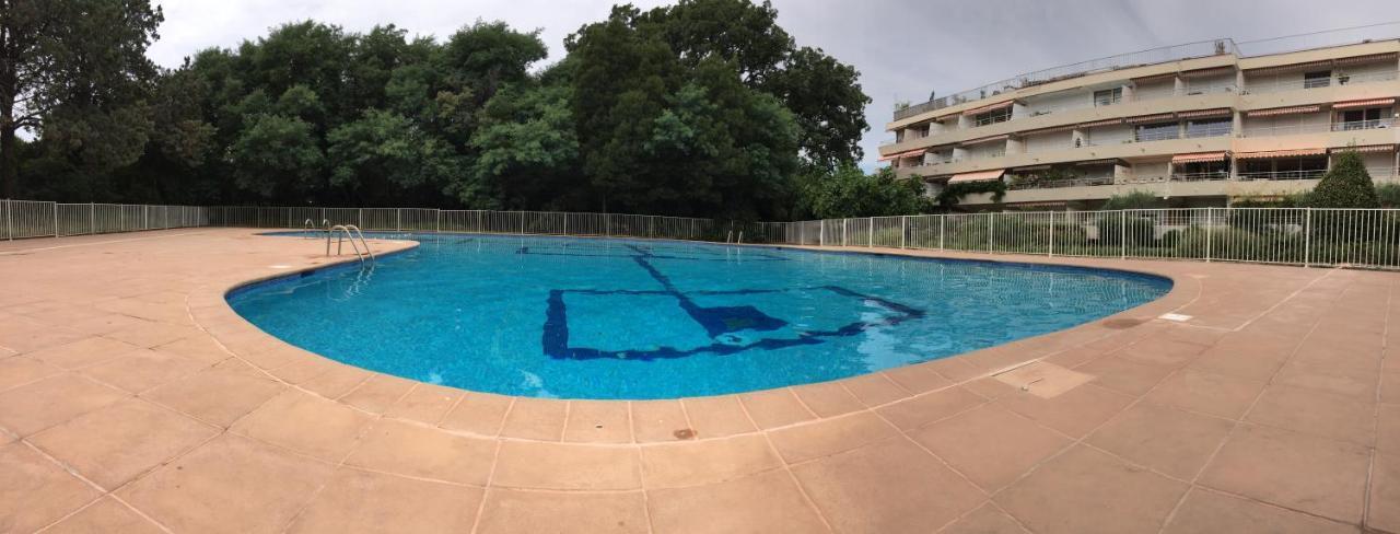 Studio centre Saint Tropez parking piscine wifi vue mer Esterno foto