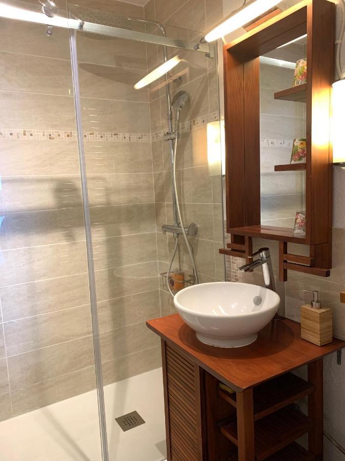 Studio centre Saint Tropez parking piscine wifi vue mer Esterno foto